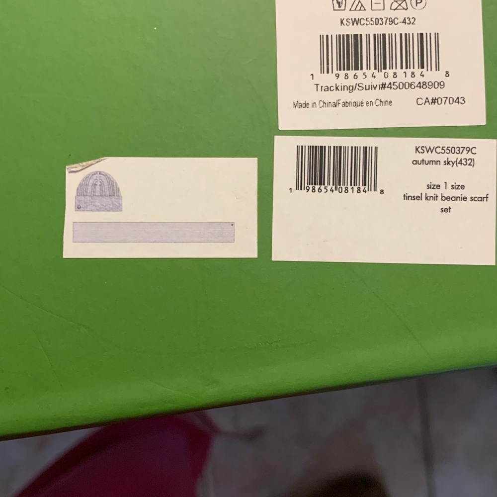 Kate Spade Sparkling Blue Hat and Scarf Set New in box - Picture 5 of 5
